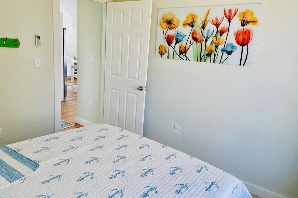 Newly Renovated Carriage House Near Town & Beaches Madison Exterior photo