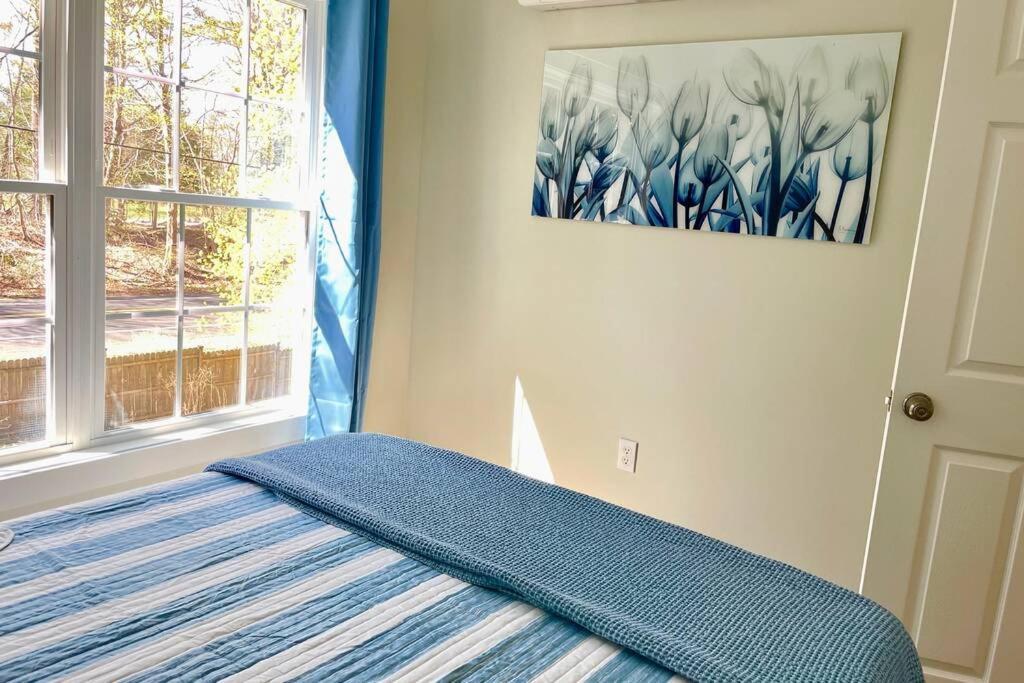 Newly Renovated Carriage House Near Town & Beaches Madison Exterior photo