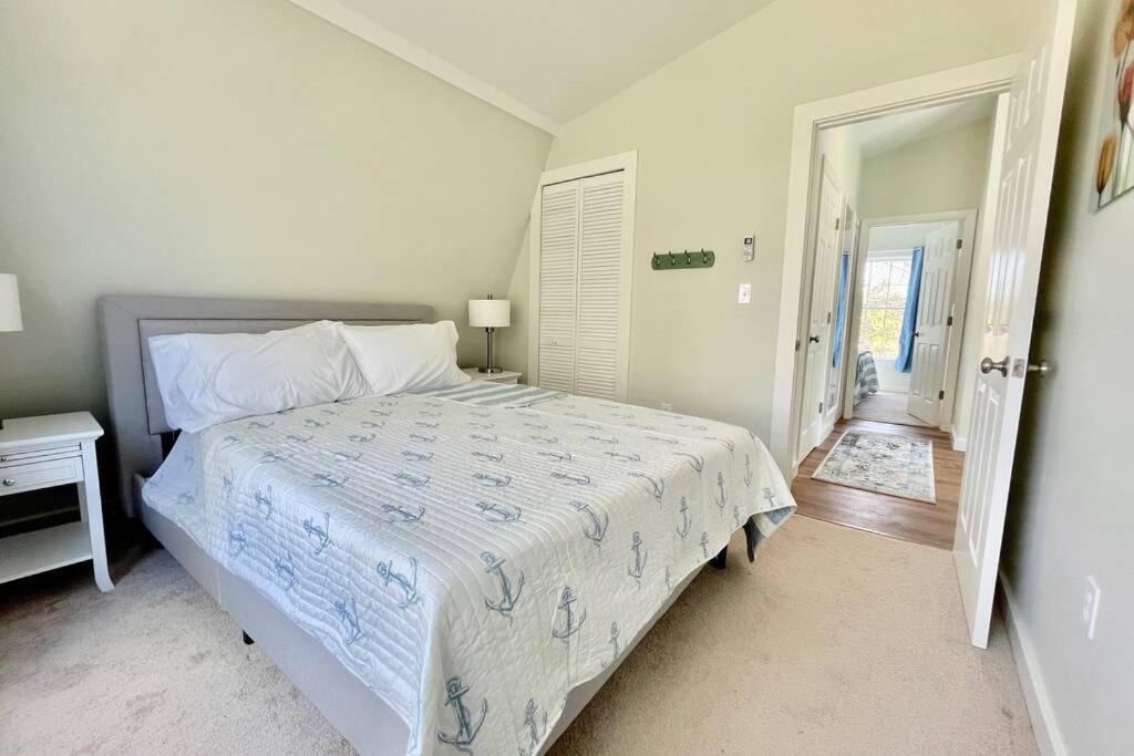 Newly Renovated Carriage House Near Town & Beaches Madison Exterior photo