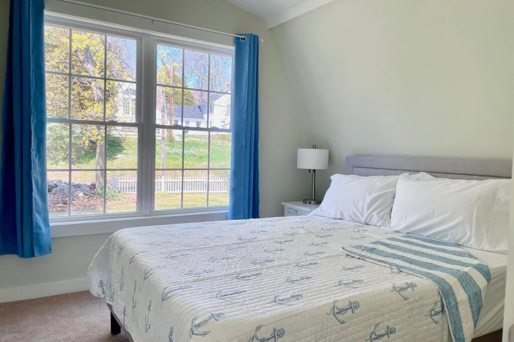 Newly Renovated Carriage House Near Town & Beaches Madison Exterior photo